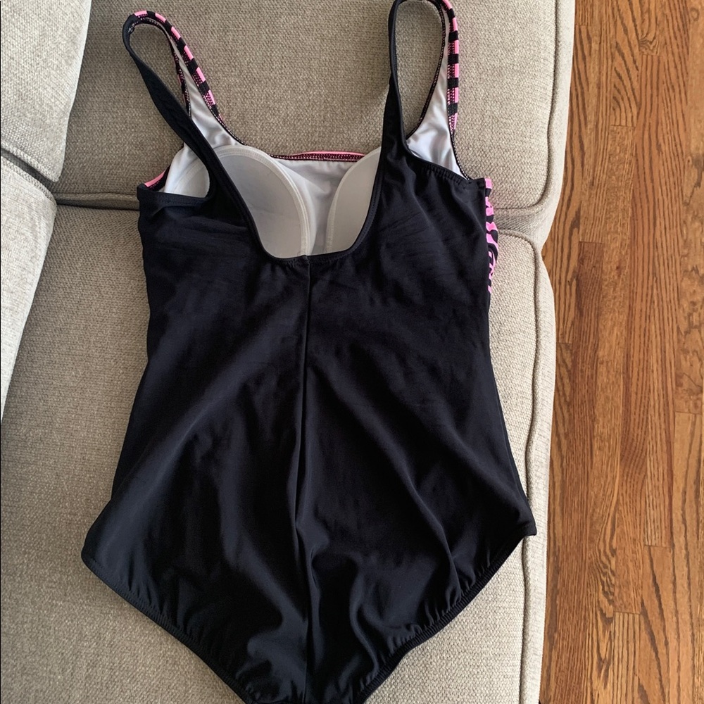 Gently used Reebok one piece swimsuit
Size US 14
Pink/black - Picture 3 of 3